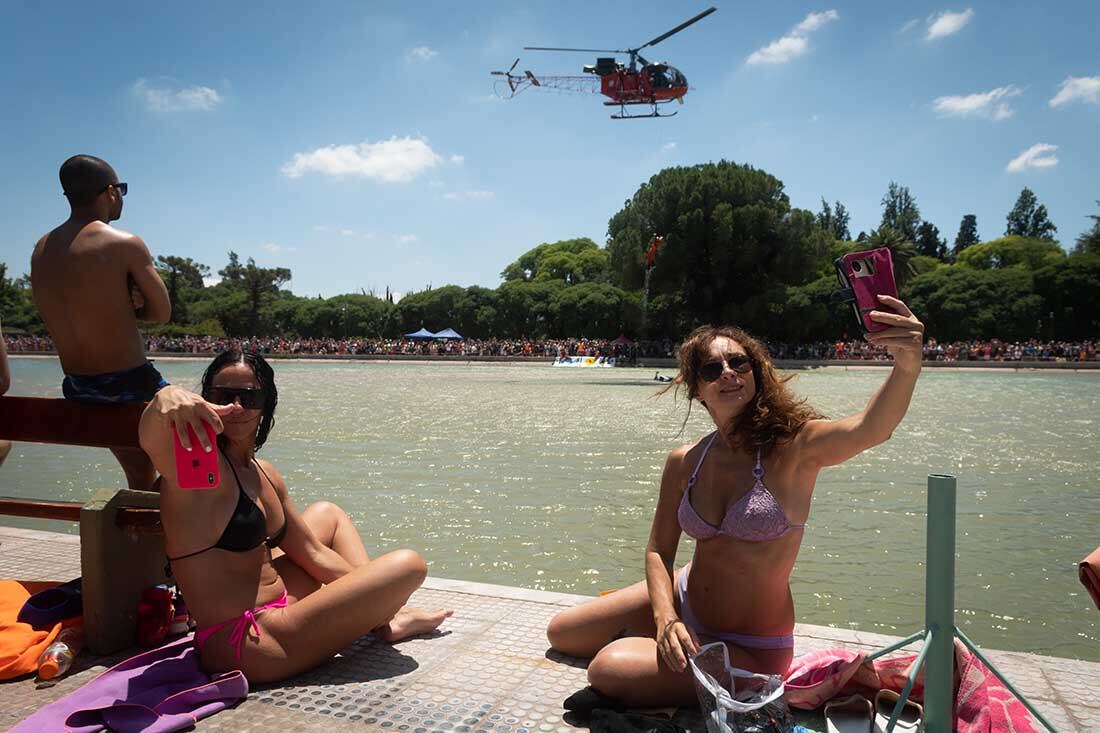 112 Aniversario del Club Mendoza de Regatas
Exhibición Aérea y acuática en el Lago del Parque general San Martín.  Foto Ignacio Blanco