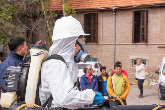 Es una problemática solo de zonas urbanas o semiurbanas. Sobre todo donde se acumula agua estancada o existen reservorios que puedan contener agua sin circulación. / Foto: Prensa Gobierno de Mendoza.