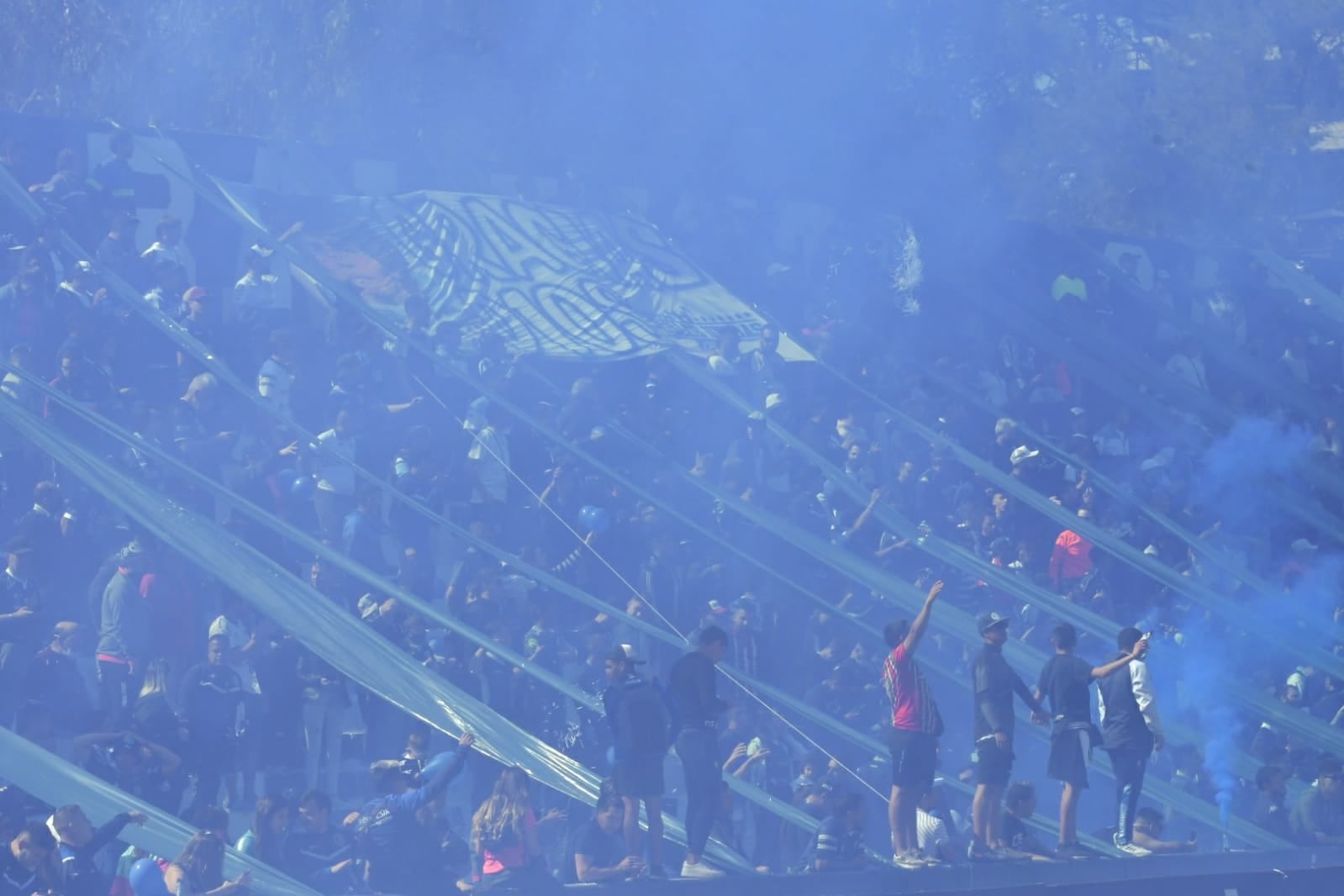 La Lepra y su gente. /Orlando Pelichotti- Los Andes