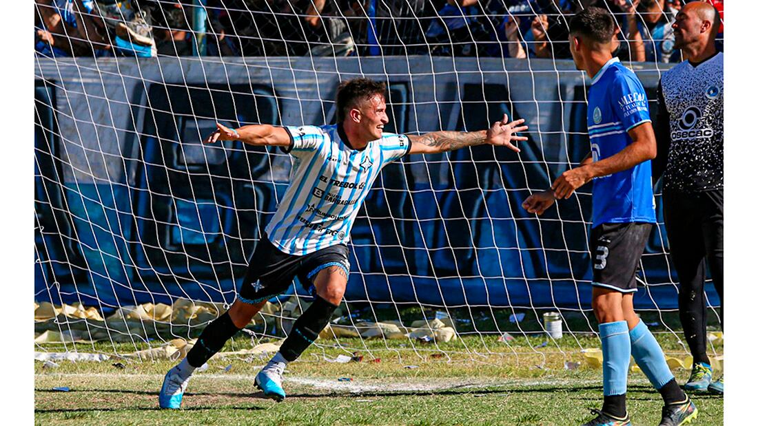 Argentino goleó 3-0 al CEC y volverá a jugar una final de la Liga Mendocina tras 27 años. PH: Valentina Villalobos.