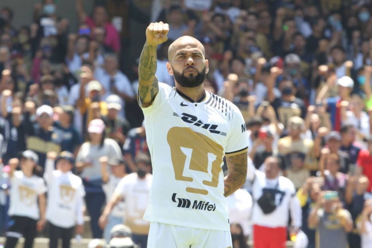 Dani Alves pretendía vestir la camiseta de Pumas (Prensa UNAM)