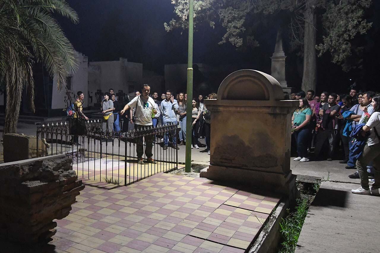 La Ciudad de Mendoza realizó nuevos encuentros en el Cementerio. El ciclo de visitas guiadas se llamó en esta ocasión "Rituales del Alma". Foto: Marcelo Rolland / Los Andes