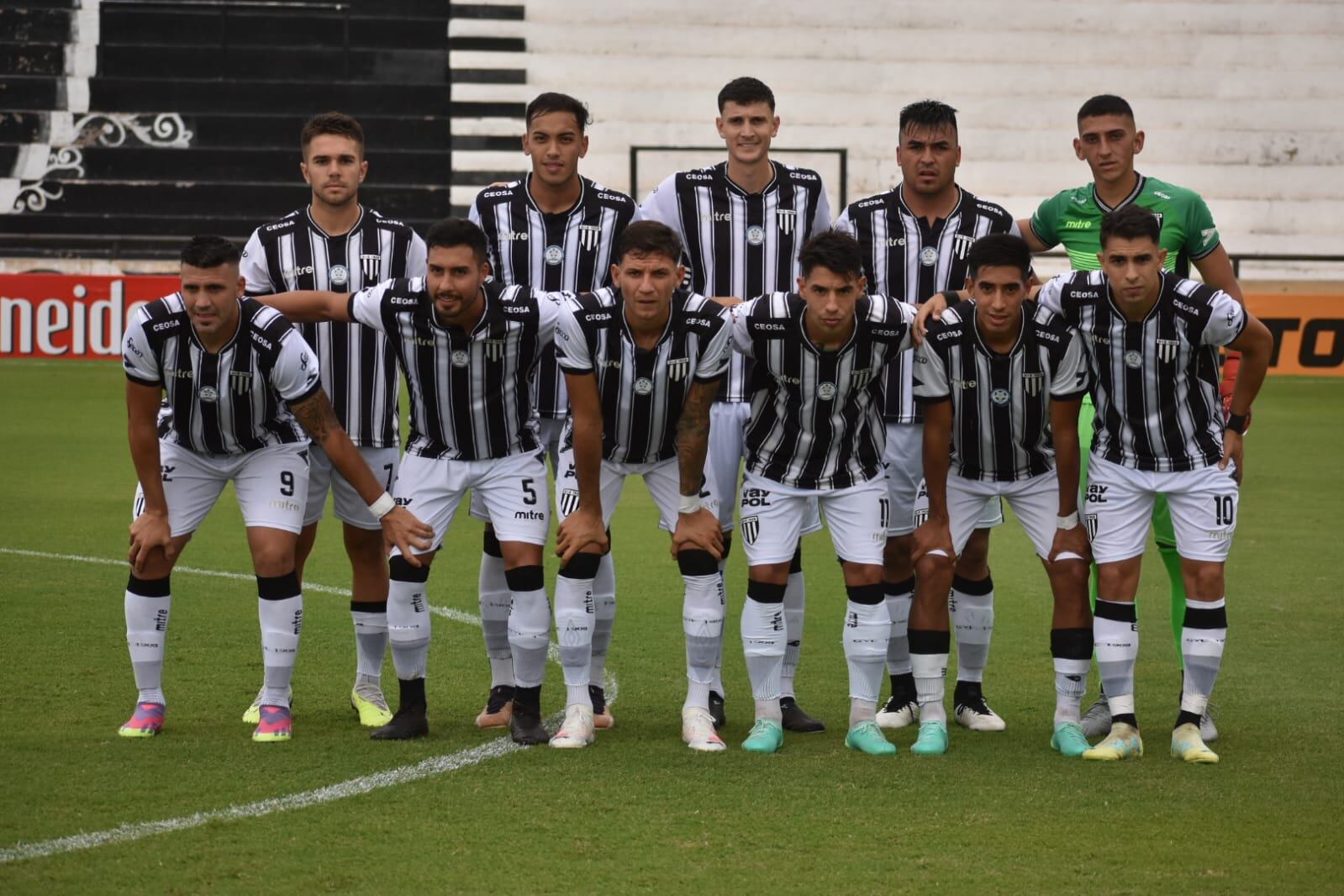 Siete cambios hizo en el once inicial Gimnasia, el entrenador Darío Alaniz y se impuso a Deportivo Madryn 2 a 1. Prensa GyE.