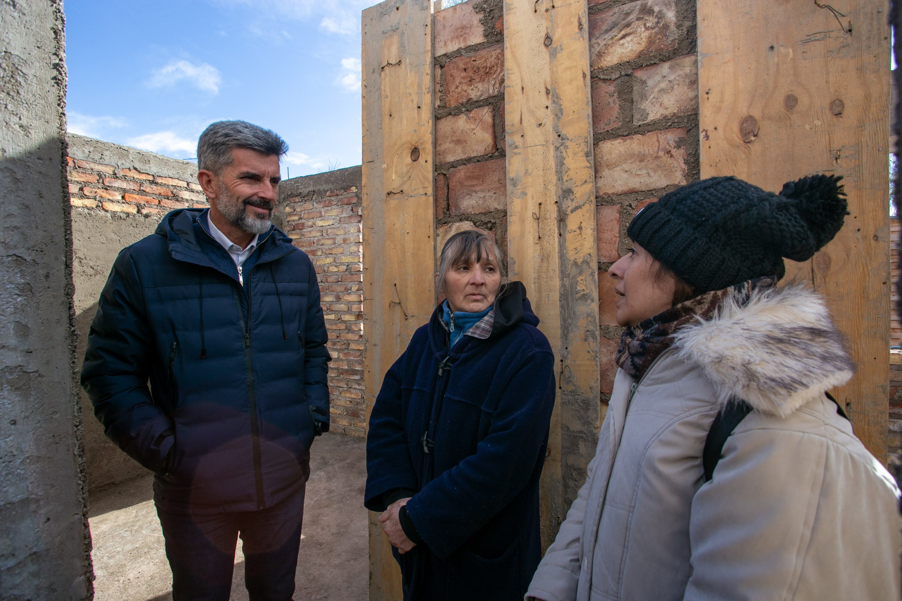 Ulpiano Suarez visitó las obras que se están llevando a cabo en el barrio El Libertador.