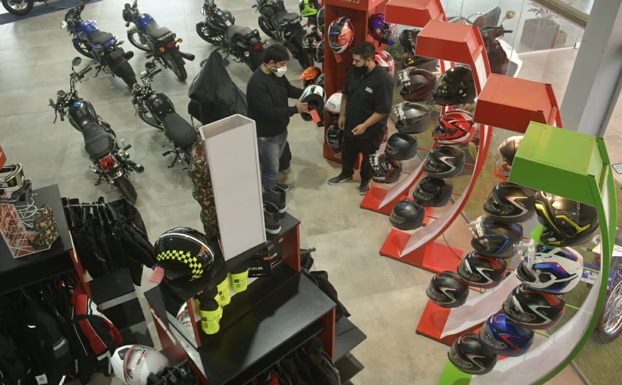 Los locales de ventas de motos esperan reactivar las ventas. 