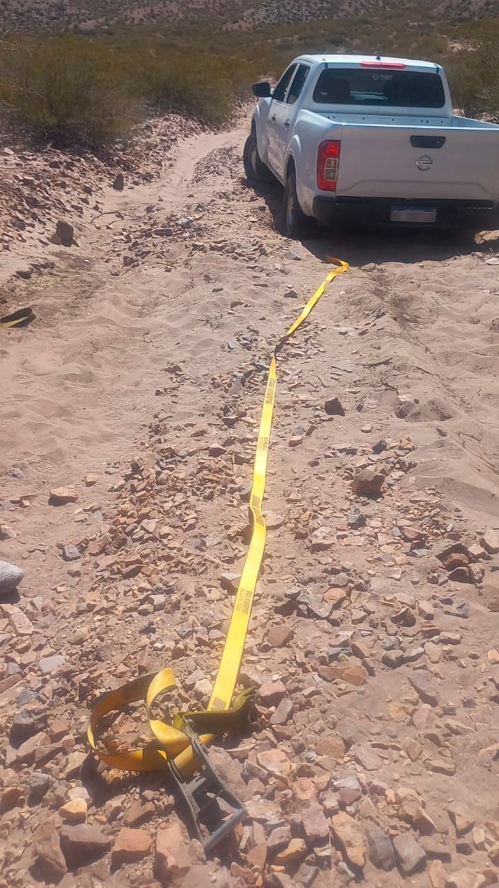 Camioneta varada en las inmediaciones del Cerro Negro. Foto: Osvaldo Valle