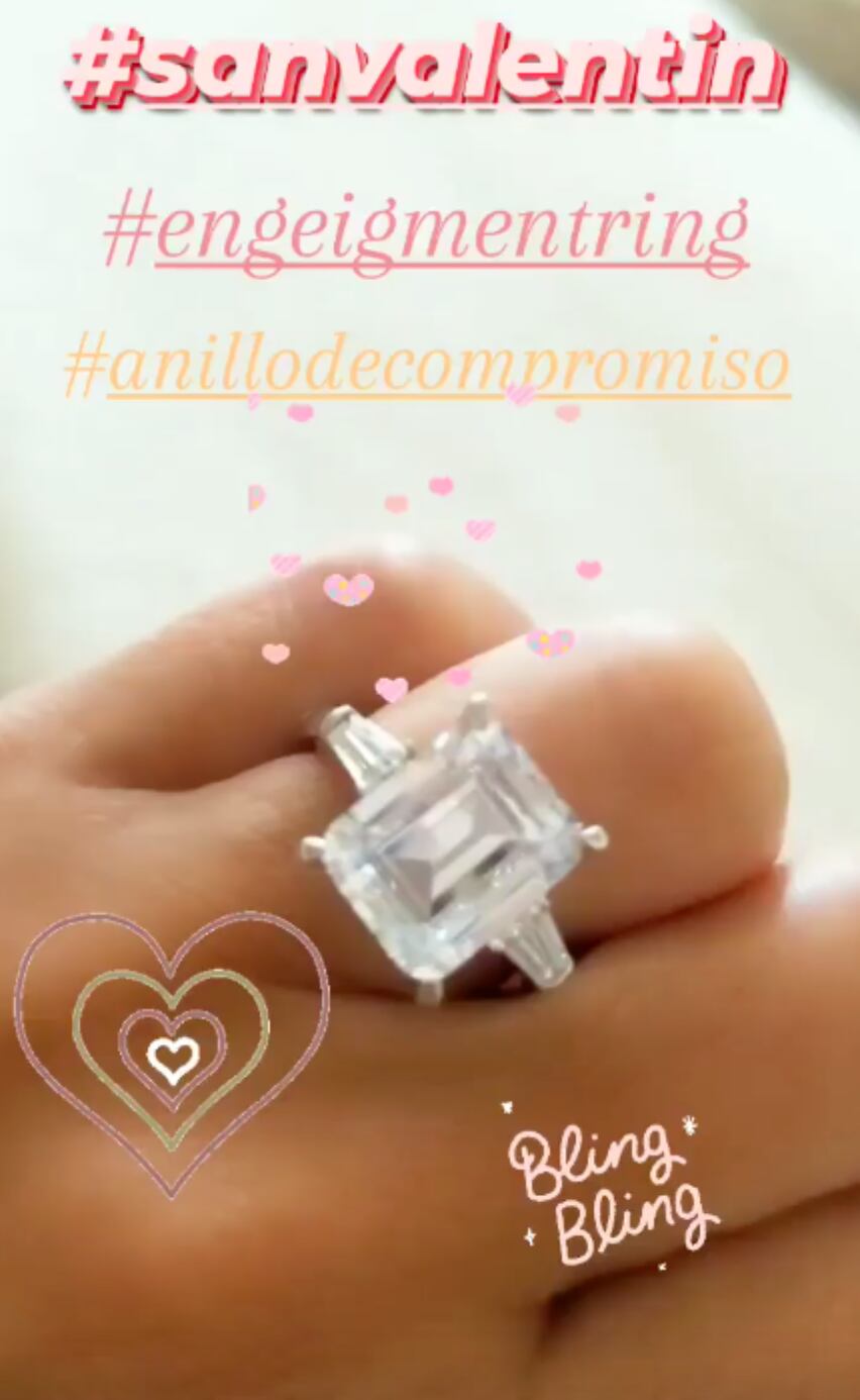 El enorme anillo para la actriz.