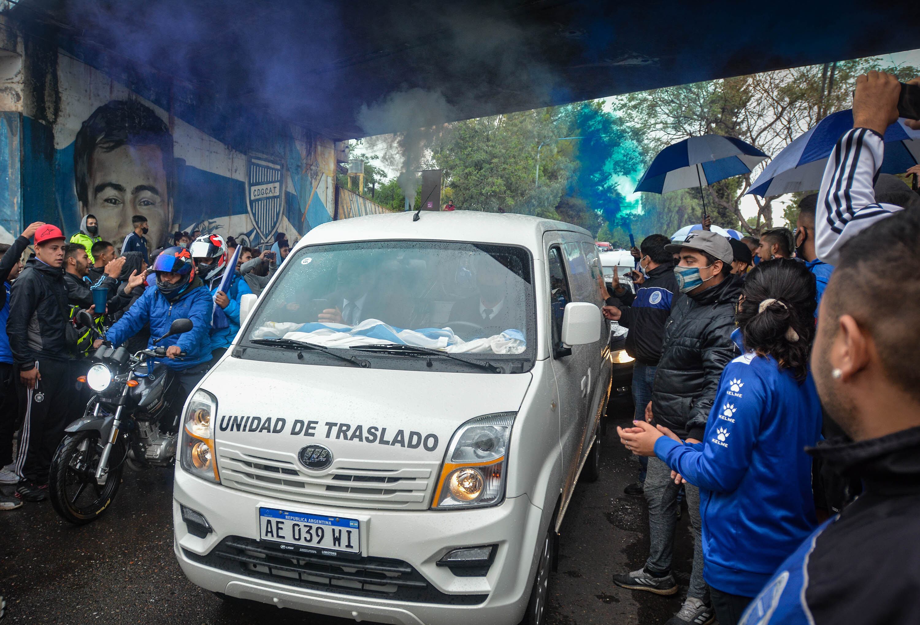 En el Feliciano Gambarte cientos de hinchas le dieron el último adiós al Morro.