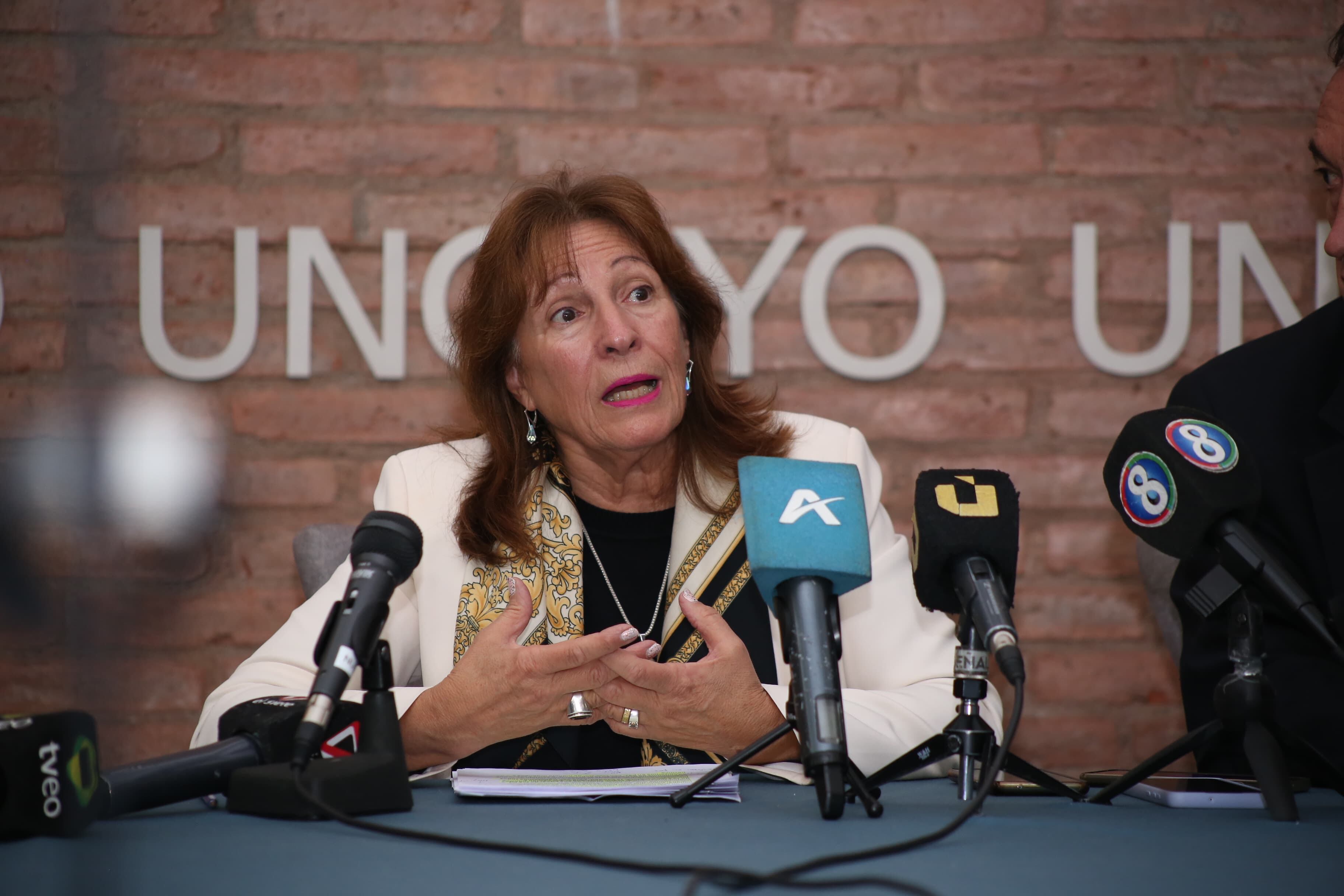 Esther Sánchez, rectora de la UNCuyo.