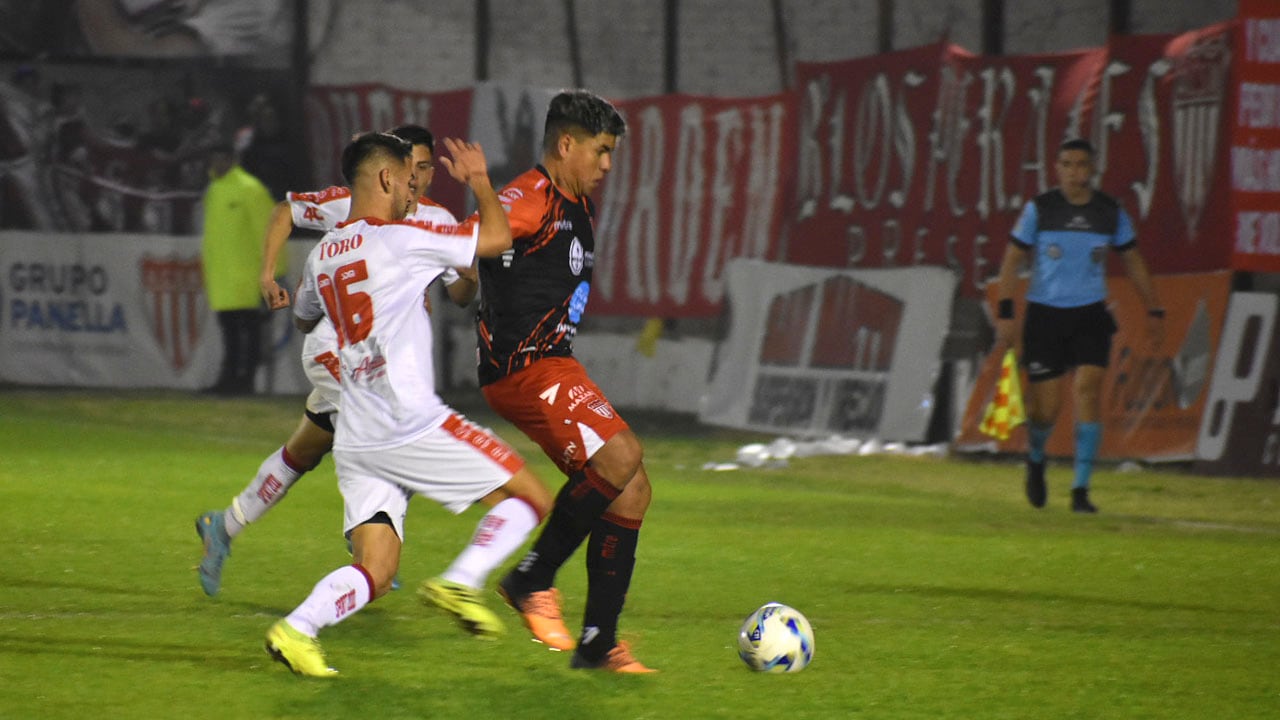 AC San Martín vs Huracán Las Heras
Foto: Emanuel Videla