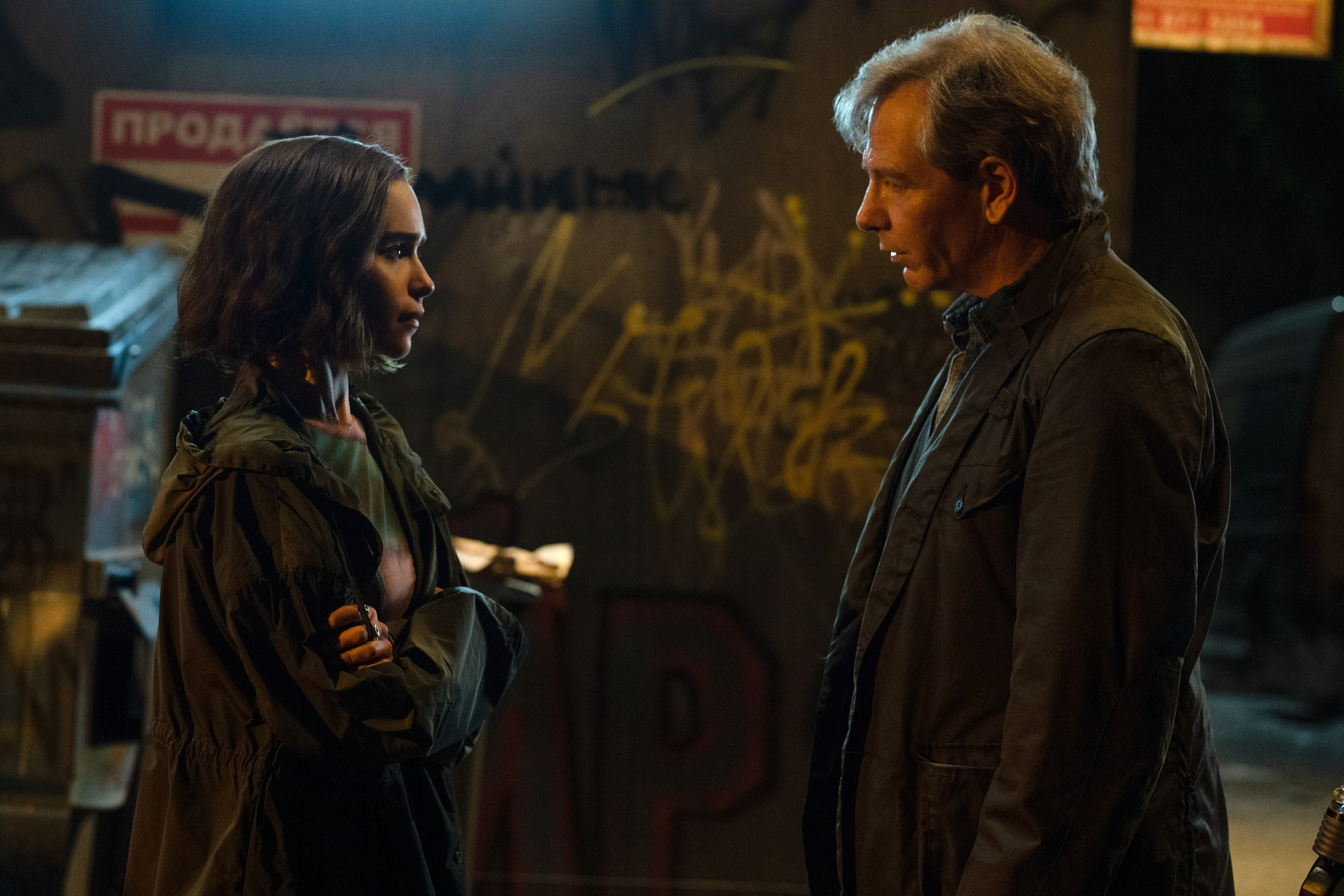 Emilia Clarke como G'iah y Ben Mendelsohn como Talos. Foto de Des Willie. © 2023 MARVEL.