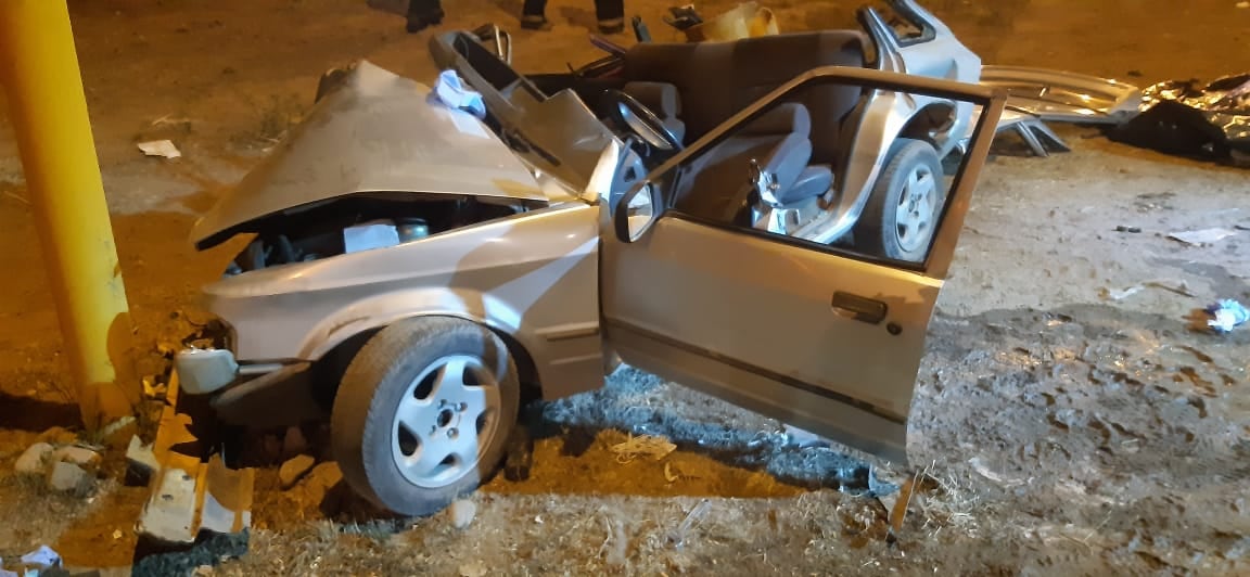 El conductor de un Ford Escort murió luego de que un Gol Trend lo impactara de atrás y terminara colisionando contra una luminaria. Foto gentileza.