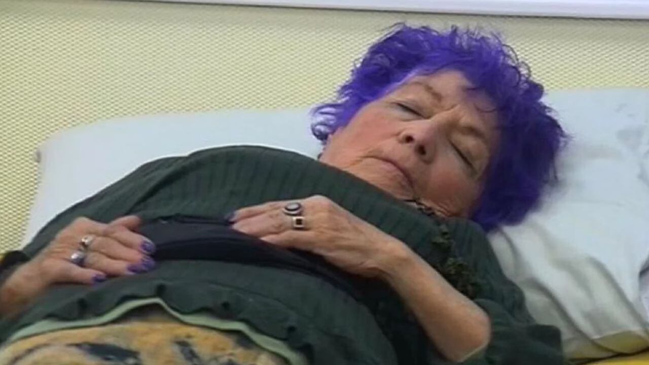 Gran Hermano Chile: no despertaron para la primera gala a una participante de 77 años y hubo polémica.