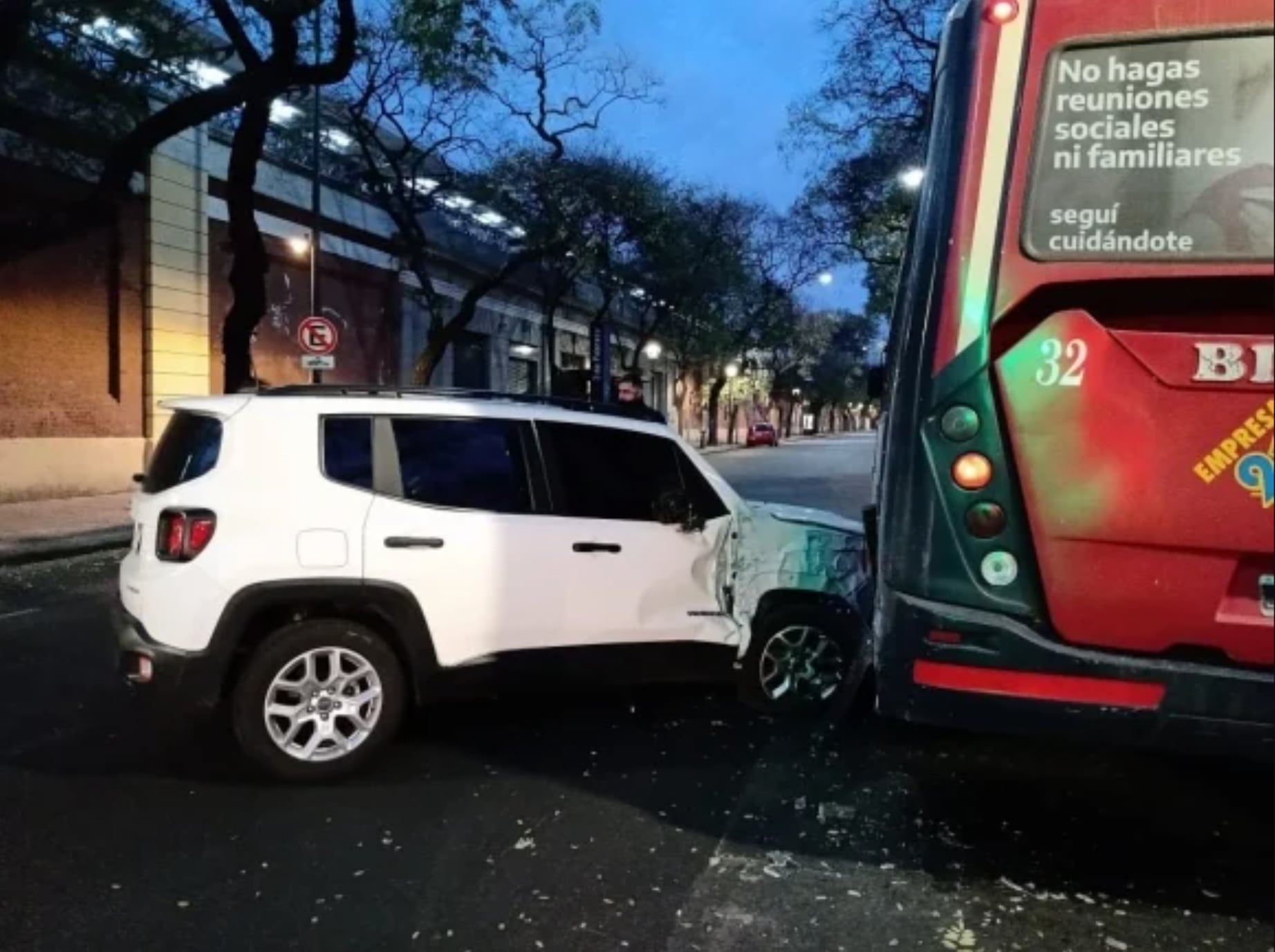 El impacto fue del lado derecho y por ello la periodista salió ilesa.