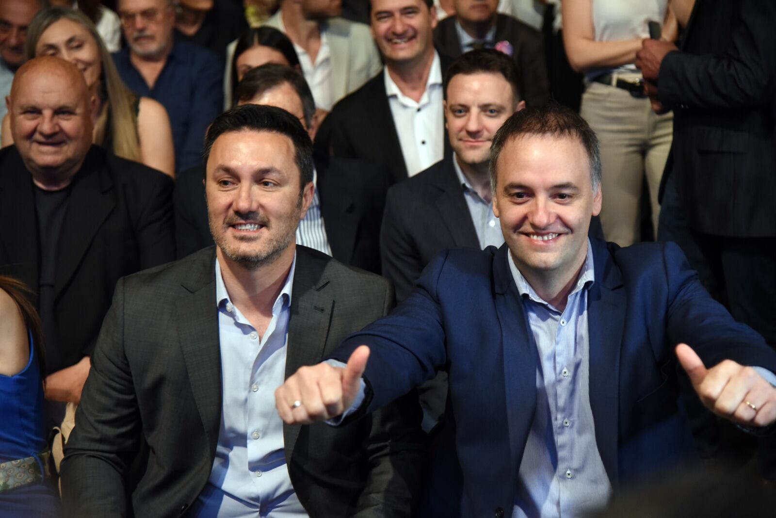 Luis Petri y Manuel Adorni en el Auditorio Ángel Bustelo.