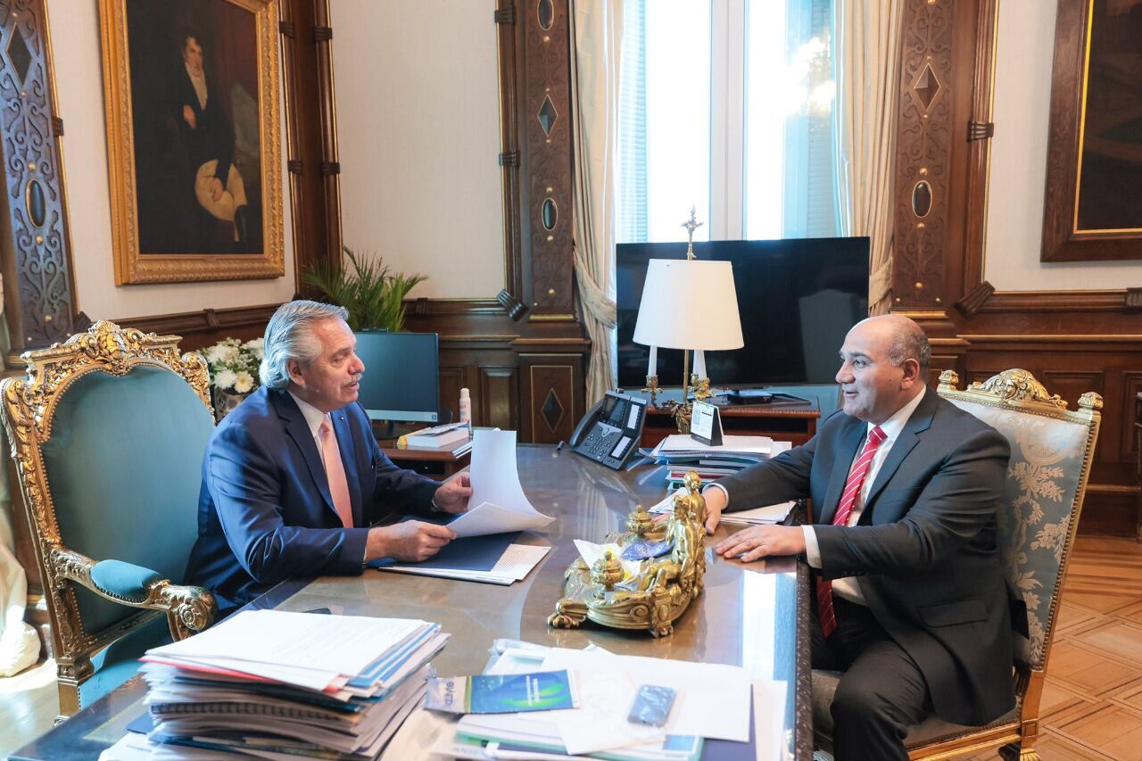 Juan Manzur junto a Alberto Fernández en Casa Rosada. 