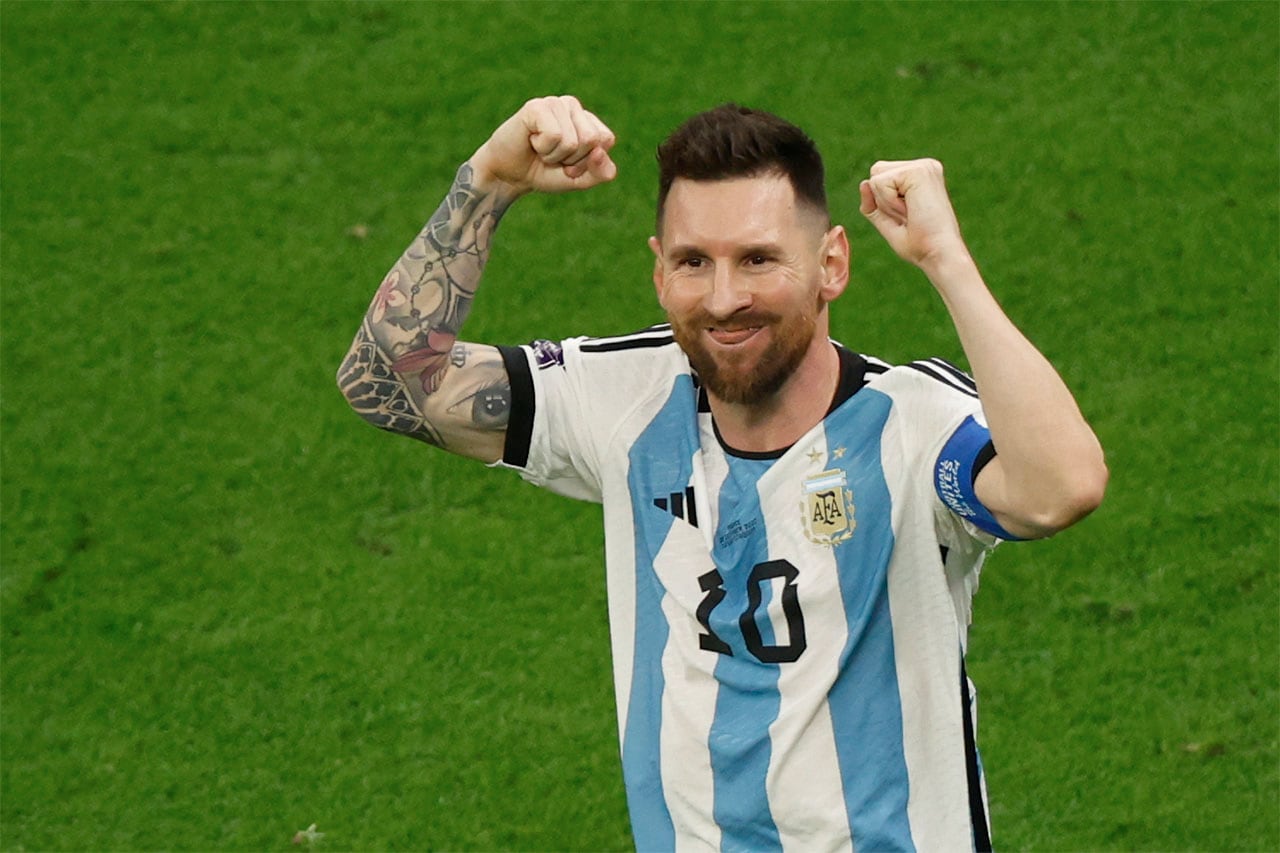 -FOTODELDÍA- GR7123. LUSAIL (CATAR), 18/12/2022.- Lionel Messi, de Argentina, celebra un gol hoy, en la final del Mundial de Fútbol Qatar 2022 entre Argentina y Francia en el estadio de Lusail (Catar). EFE/Alberto Estevez
