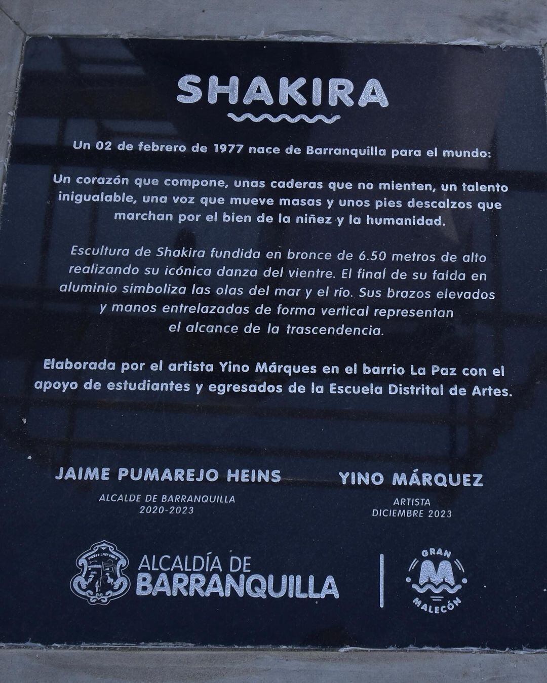 Inauguraron una estatua gigante de Shakira.