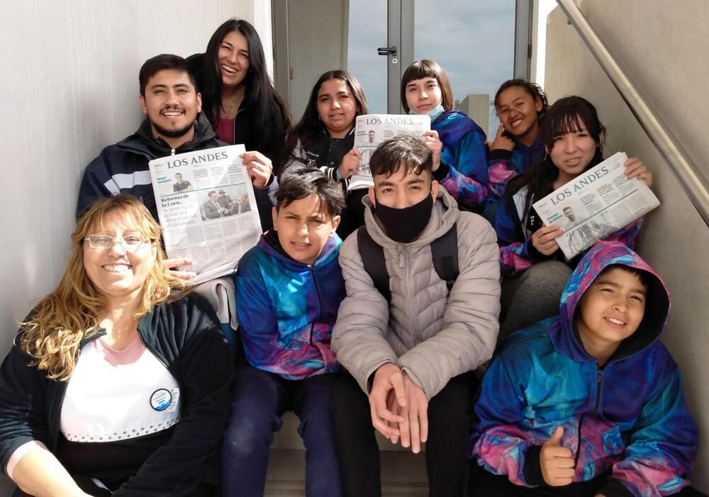 Lautaro, Lara, Luz, Sofía, Alan, Federico, Alexis, Nahuel y Lara, acompañados por Susana Herrera, Cintia Maldonado y Carlos Cabrera.

