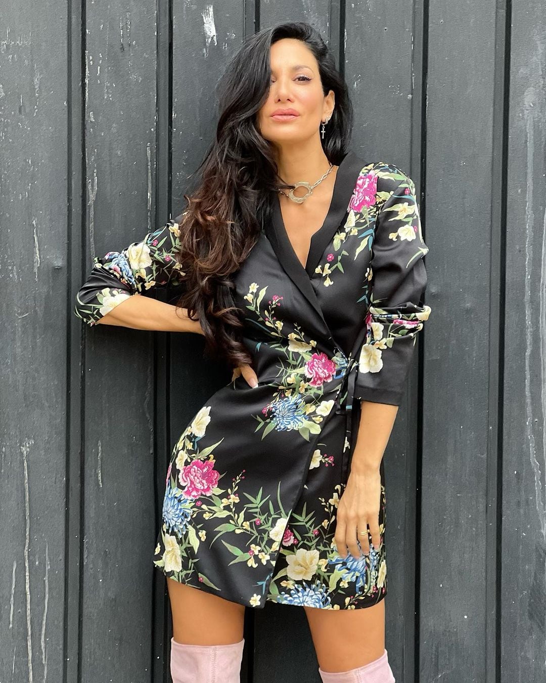 Silvina Escudero se mostró ansiosa por la llegada de la primavera con un look que acentuó su figura.