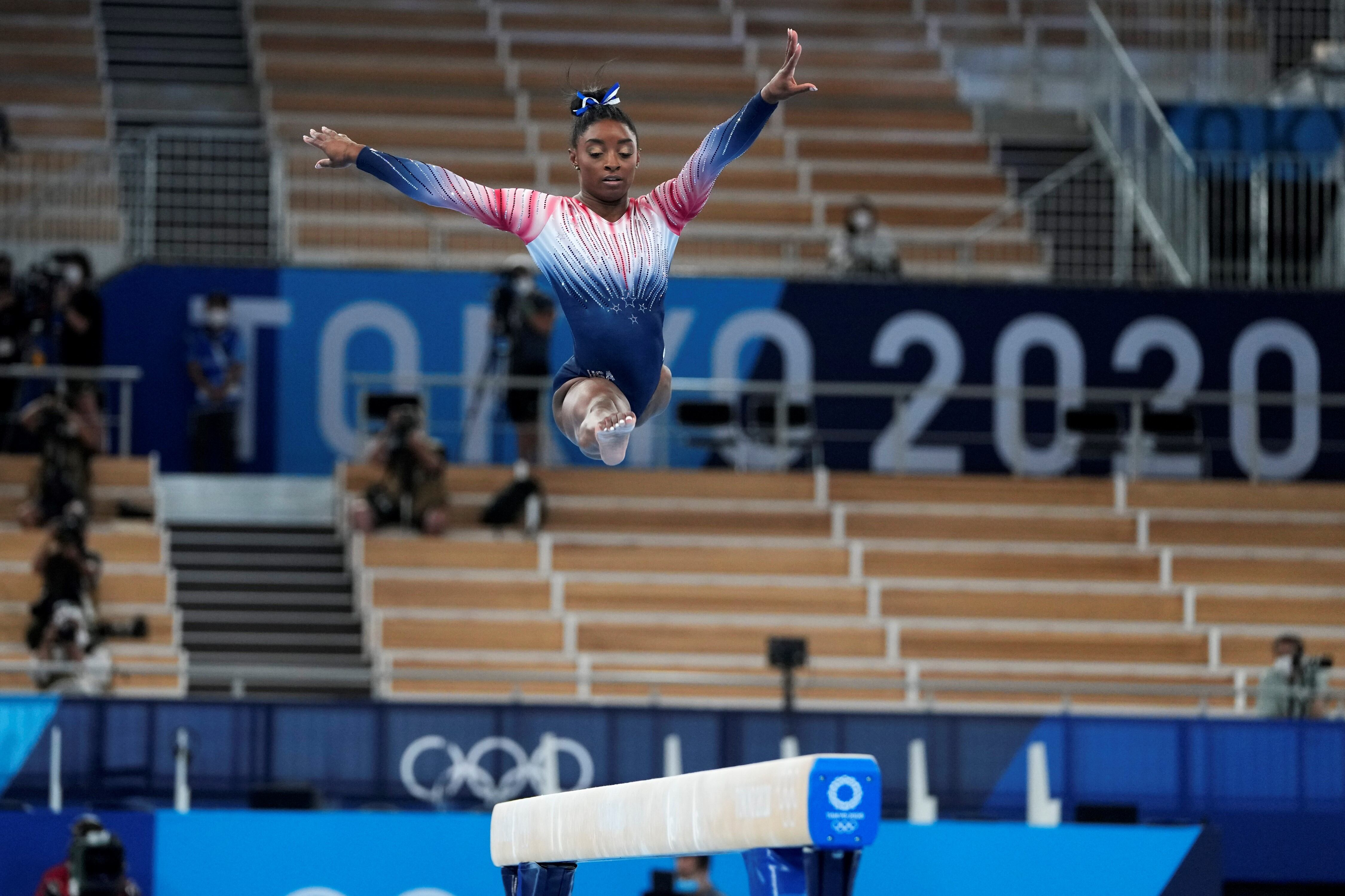 Simone Bile se quedó con el bronce en el ejercicio de viga.