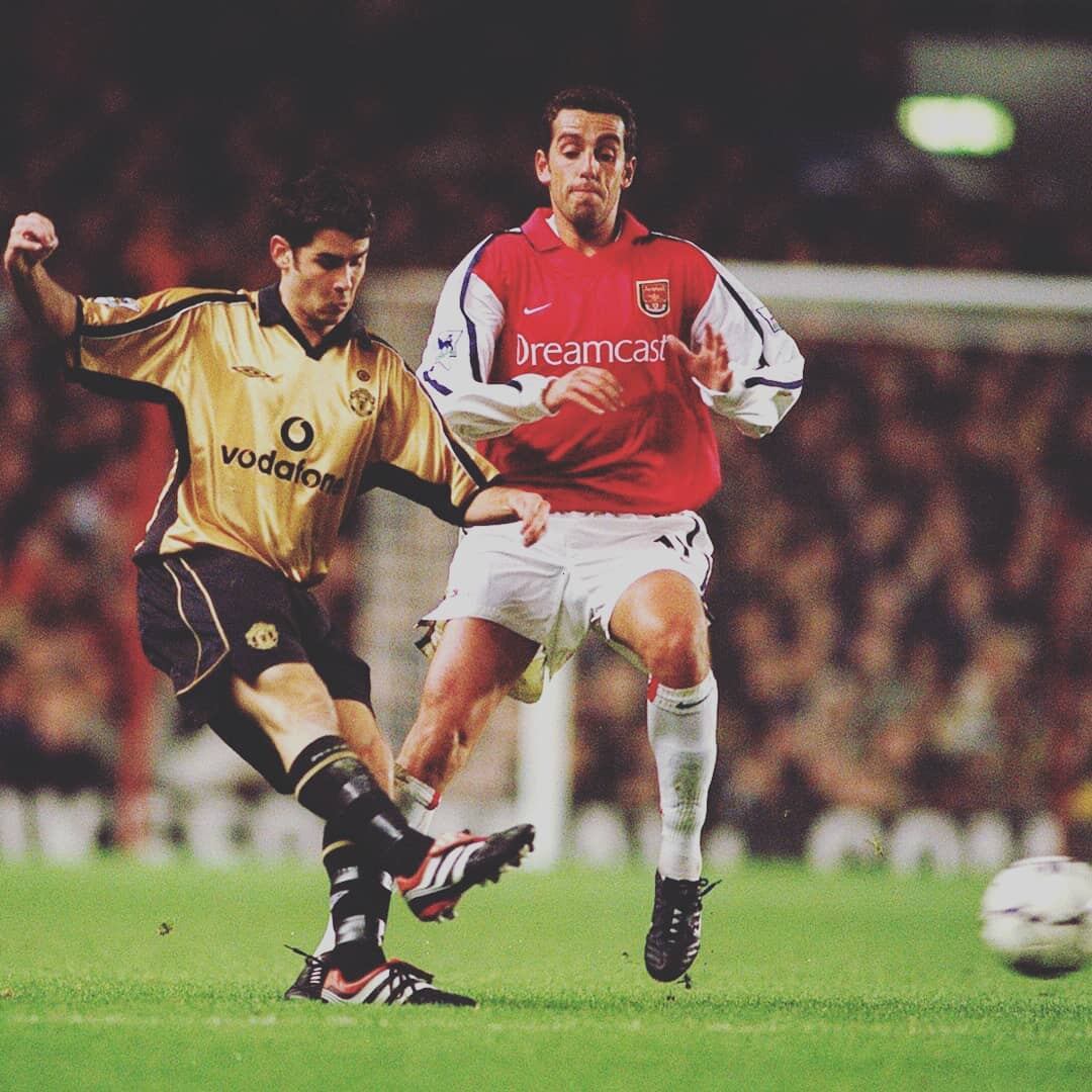 Daniel Nardiello con la camiseta del Manchester United