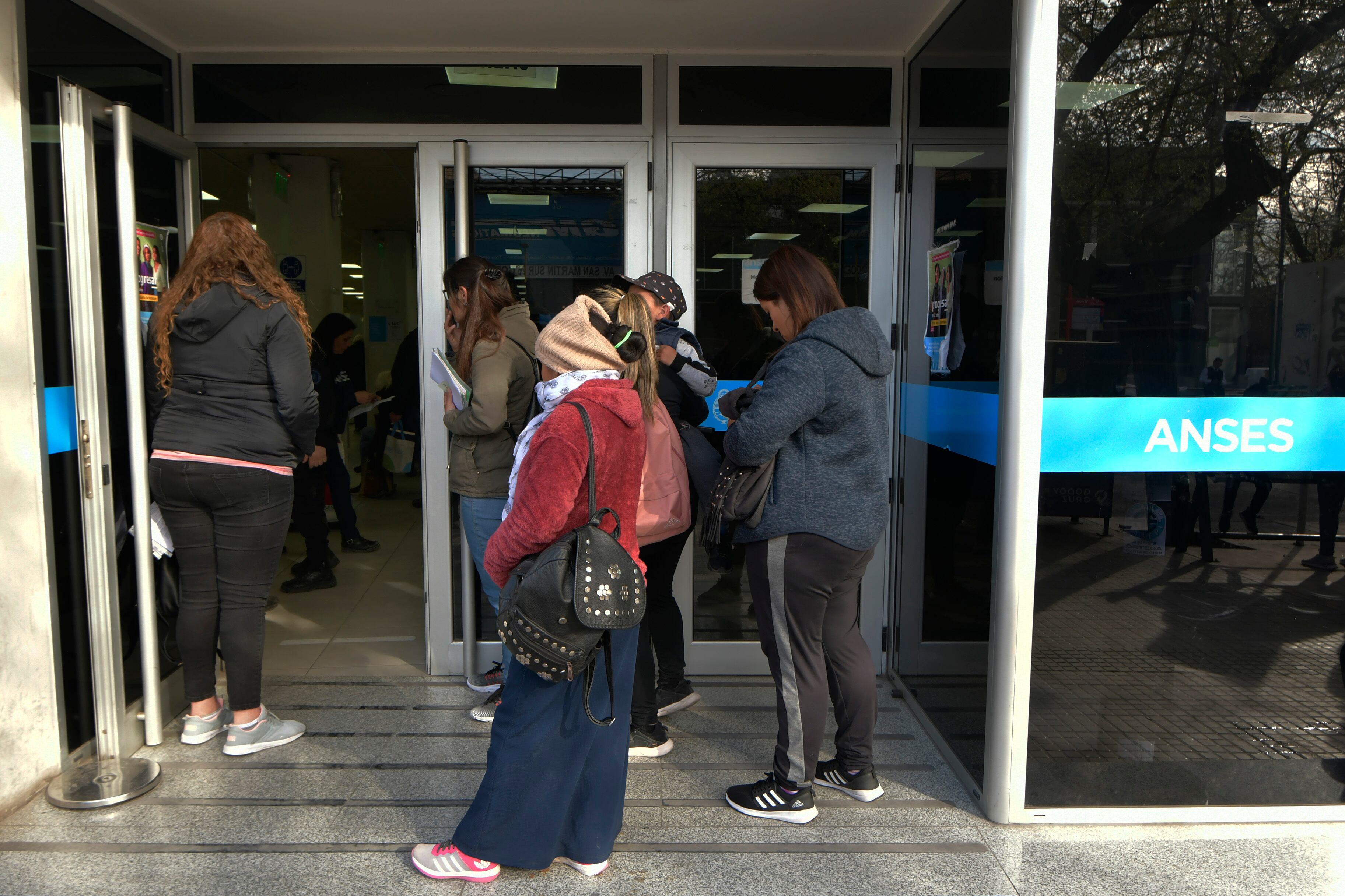 CALENDARIO. Cambios de Anses en octubre: cuándo cobran los jubilados y pensionados con aumento y bono - Foto archivo Los Andes