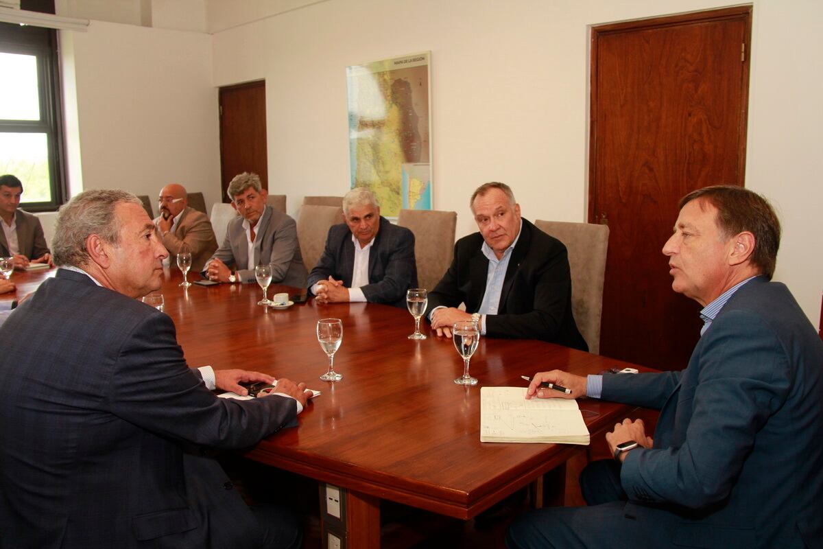 Representantes de la Federación Agrícola Ganadera del Oeste Argentino se reunieron con el gobernador Rodolfo Suarez. Foto: Gentileza