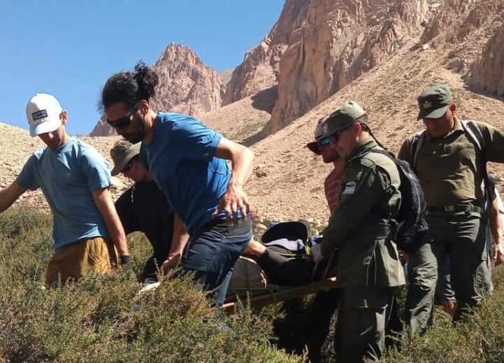 El joven de 33 años estaba escalando sin medidas de seguridad - Foto Gendarmería Nacional