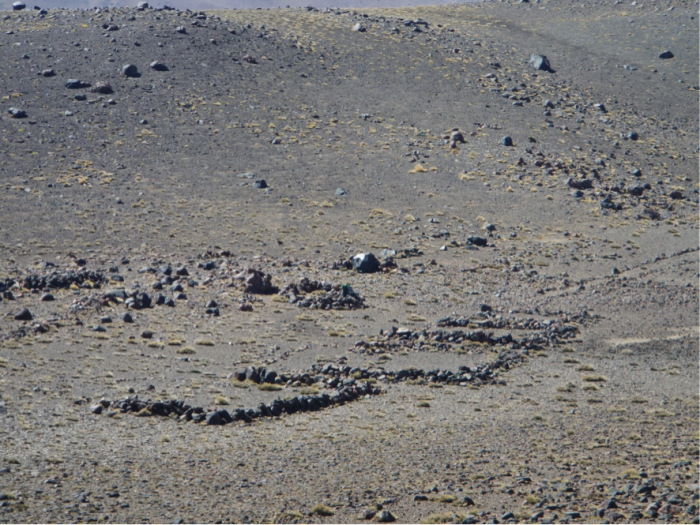 Se realizó un descubrimiento de gran importancia en los faldeos del volcán Maipo dentro del Área Natural Protegida Laguna del Diamante. Se trata de dos sitios arqueológicos con estructuras arquitectónicas numerosas y complejas que pueden asociarse a los incas.