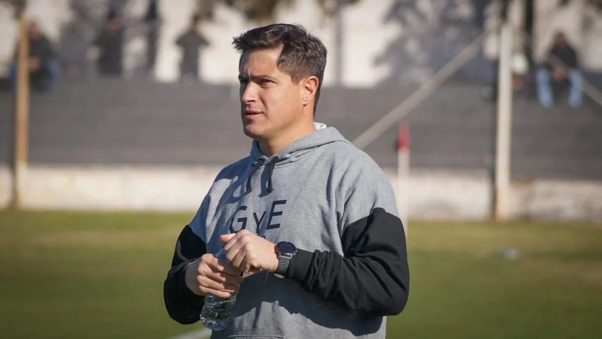 Ezequiel Medrán, el DT del Lobo, valoró el punto sumado en el estadio Sperdutti. / Gentileza.