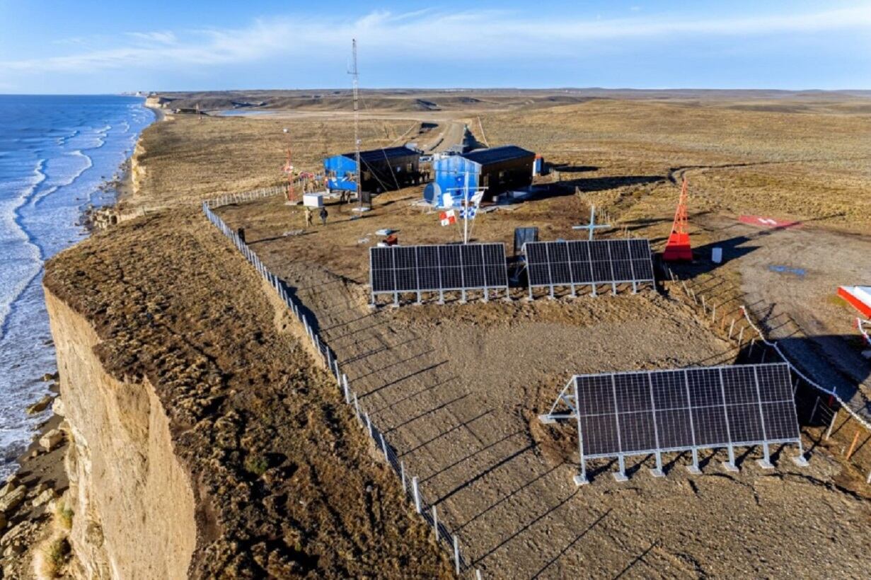 Hito 1, la estación que desató polémica entre Argentina y Chile por la instalación de unos paneles solares (foto gentileza)