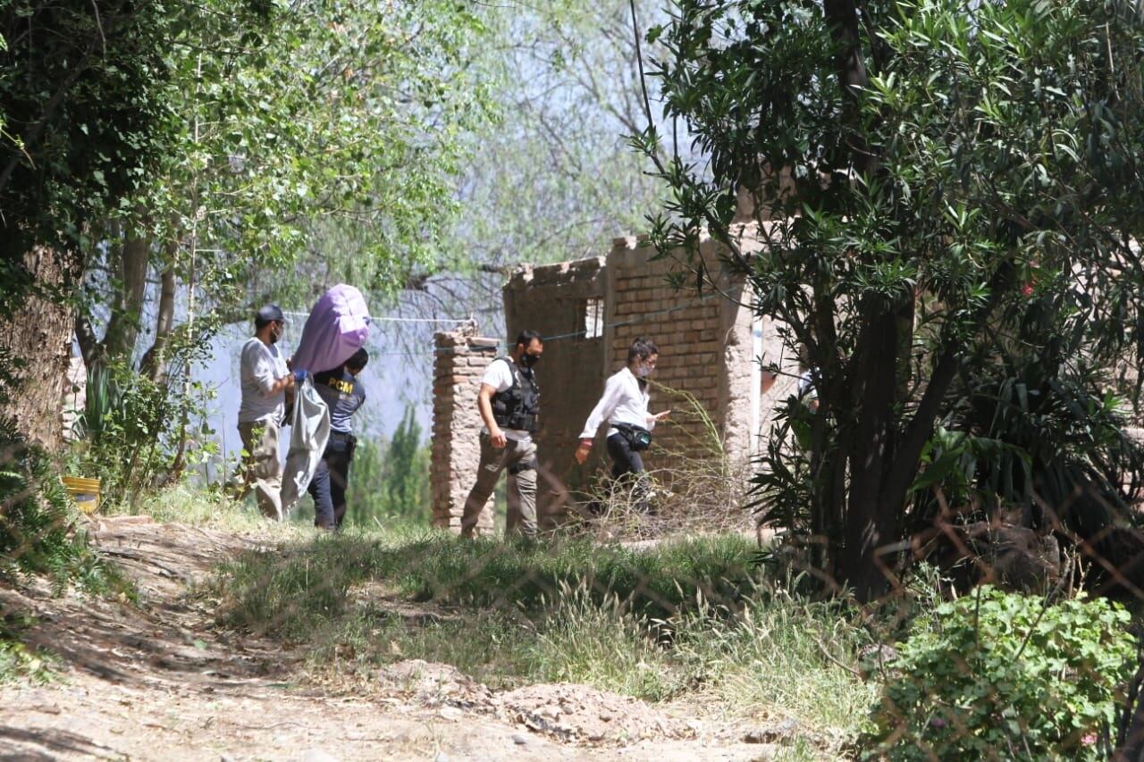 Uno de los tantos operativos en busca de rastros de joven madre. Orlando Pelichotti/Los Andes 