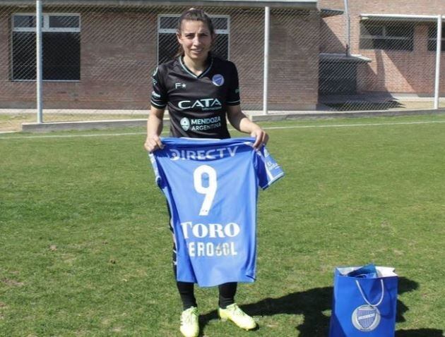 "VeroGol", reconocida por Godoy Cruz por su aporte. Llegó a los 60 goles en Liga Mendocina. /Gentileza Prensa de Godoy Cruz