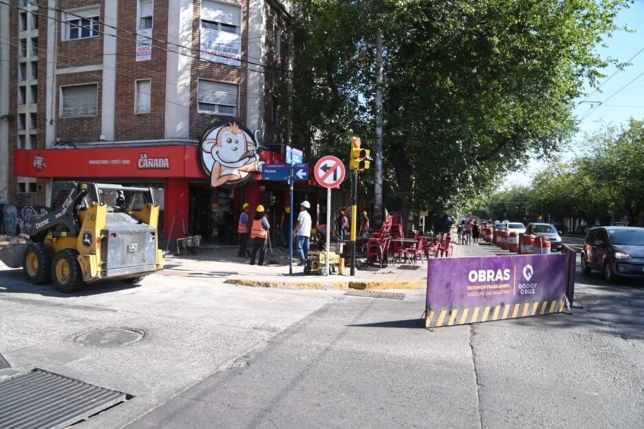 Se renuevan acequias, cordones, rampas peatonales, puentes, alcantarillas y, en las esquinas, se colocarán bolardos de caucho.