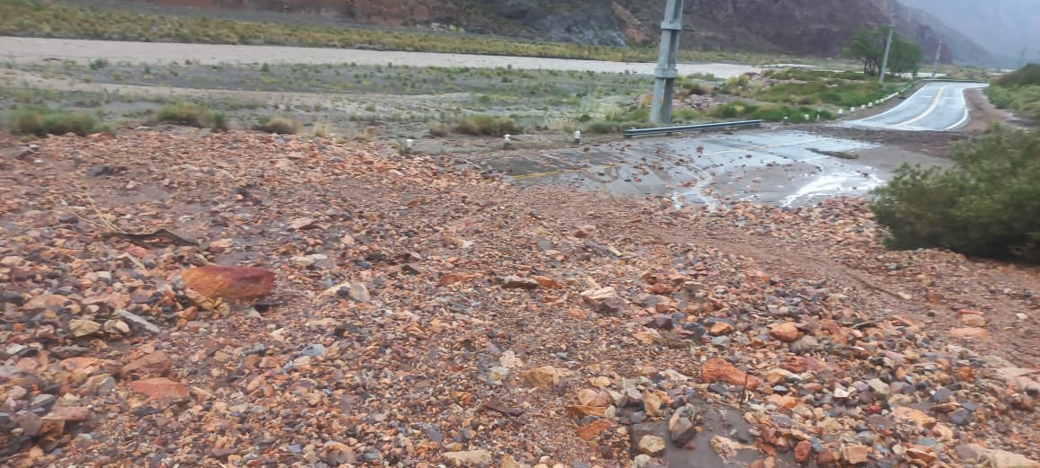 Se registraron al menos cuatro aludes de barro diferentes zonas de la ruta 7 - Foto Gendarmería Nacional