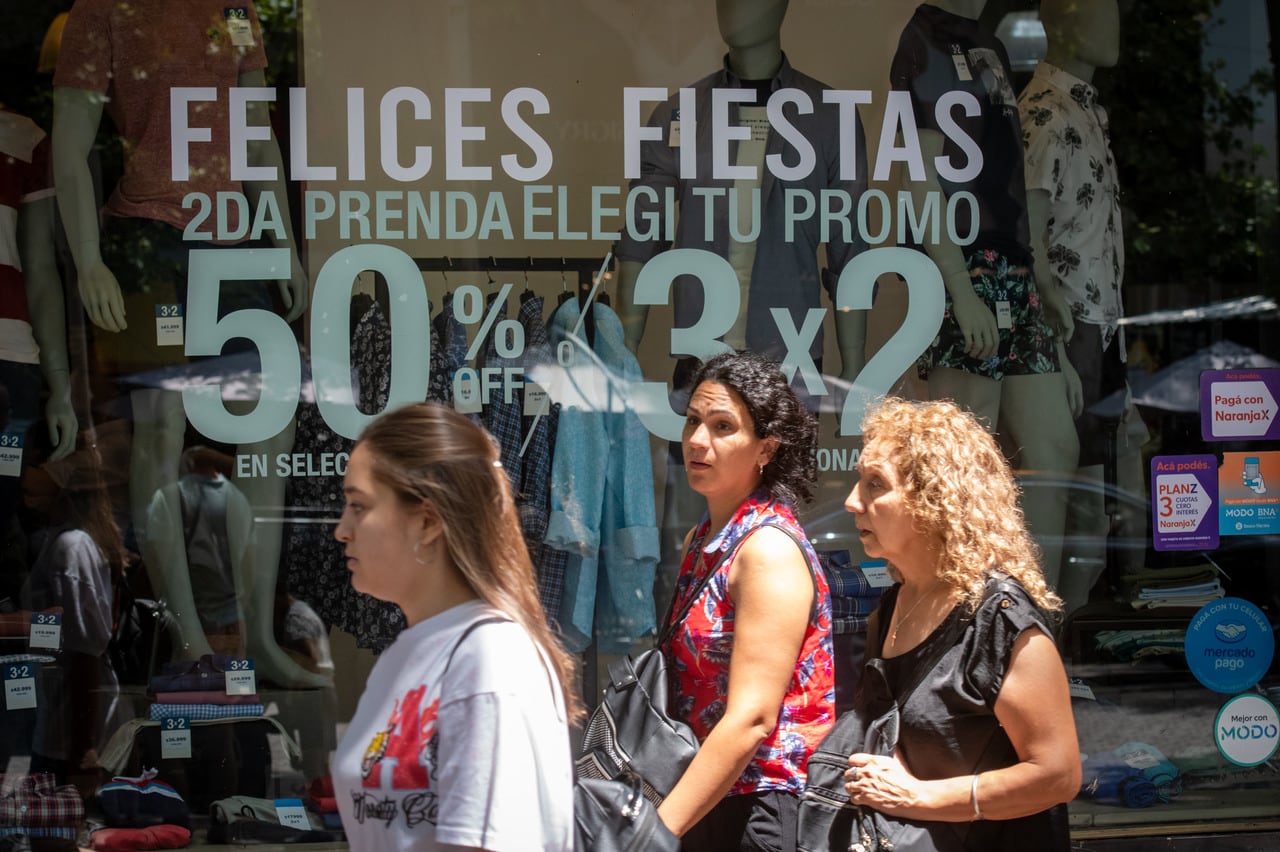 Ventas navideñas en comercios.

Foto: Ignacio Blanco / Los Andes 