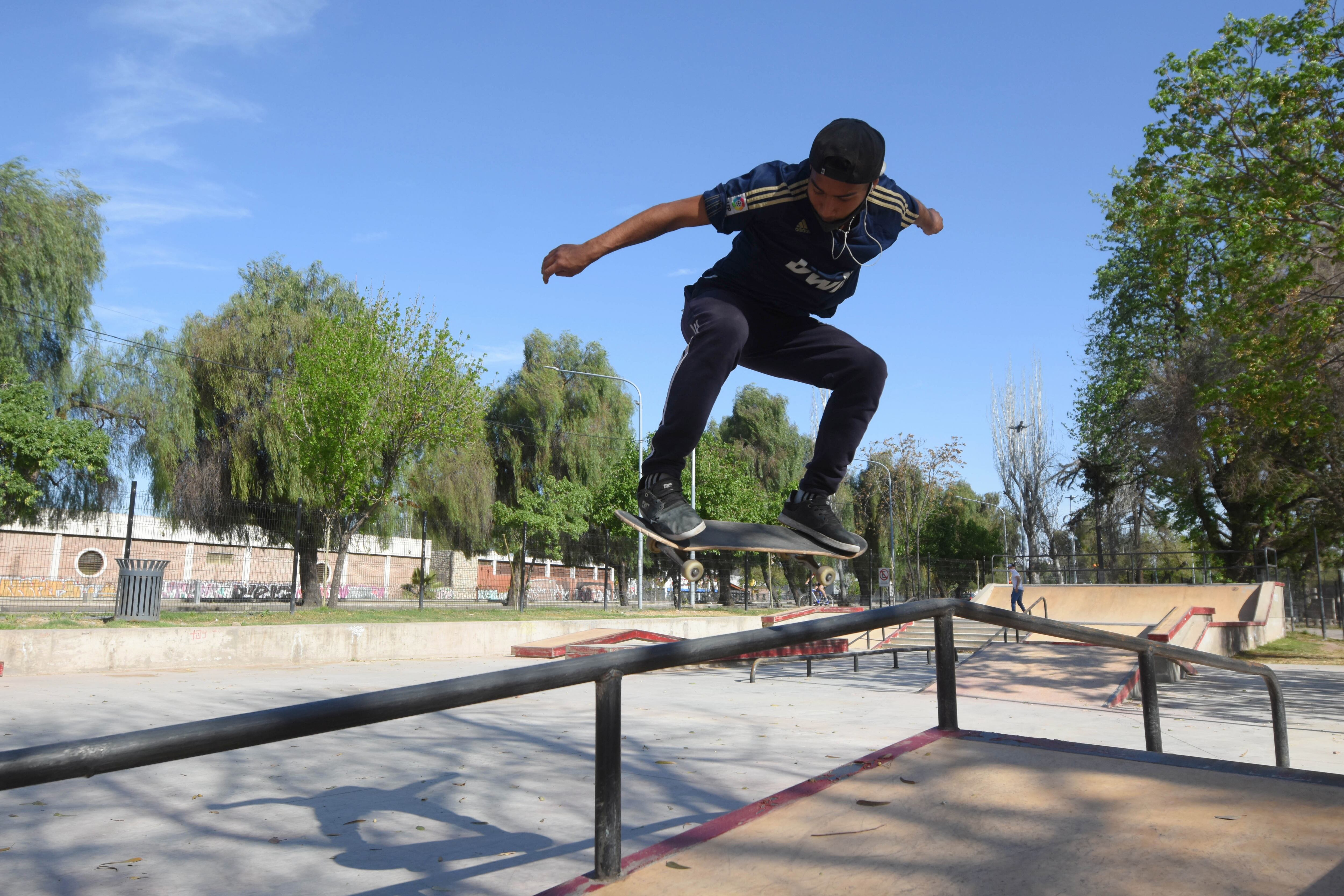 Prácticas de skate podrán hacerse en lugares habilitados como el Parque O'Higgins de Ciudad.