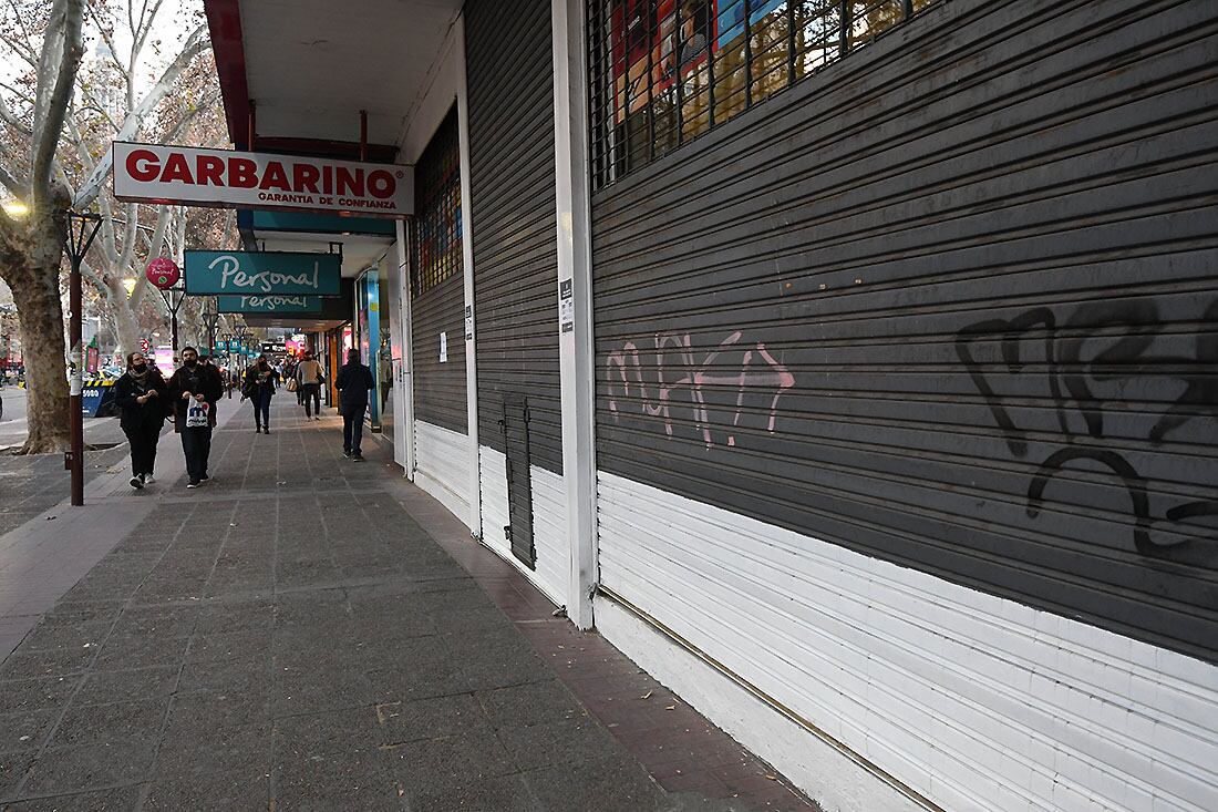 Este jueves Garbarino no atendió al público. Local comercial de Av. San Martin de Ciudad.