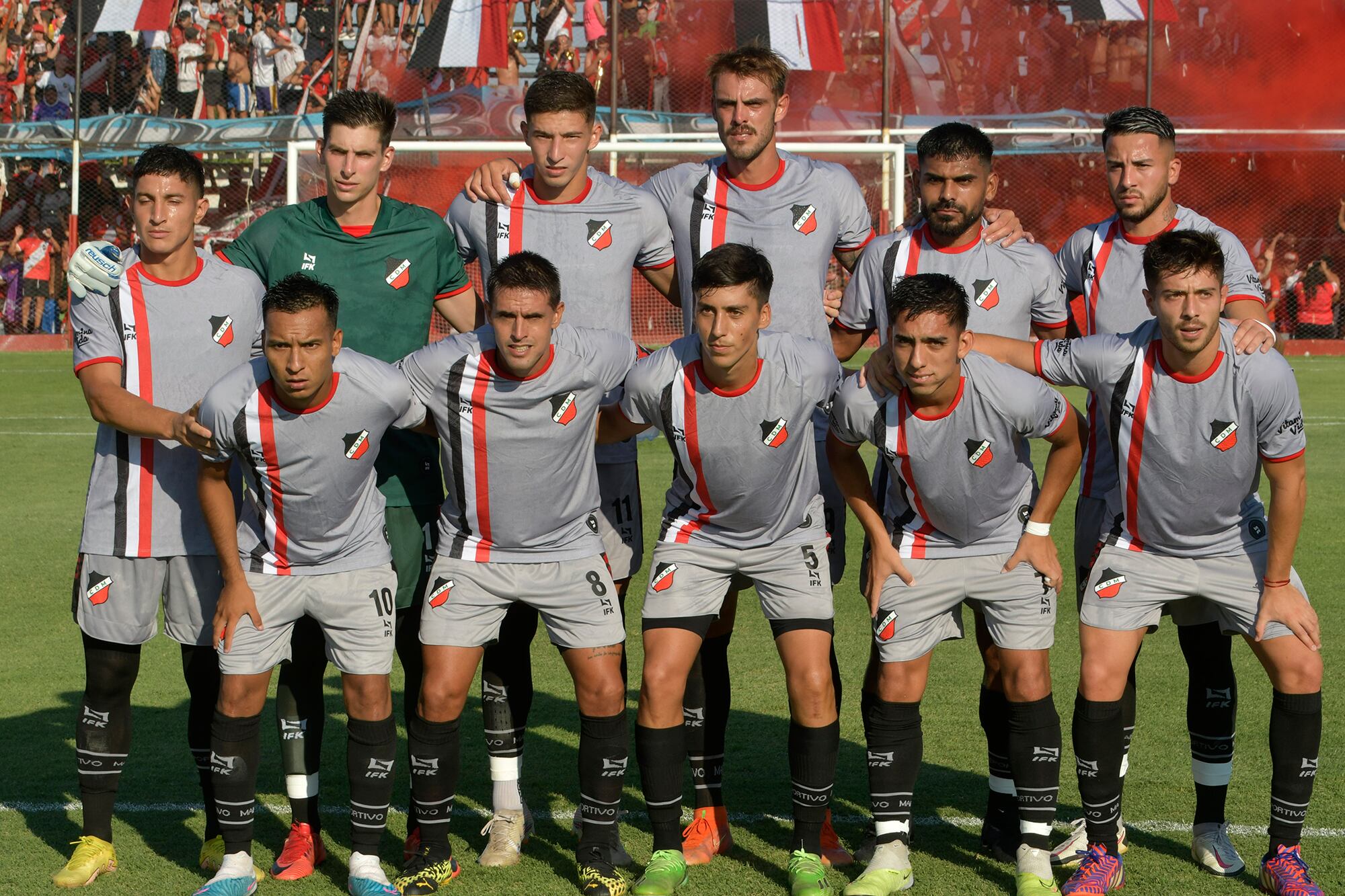 Fútbol 
El Club Atlético San Martín de Tucumán venció por 2-0 al Deportivo Maipú como visitante en la Primera Nacional
Foto: Orlando Pelichotti