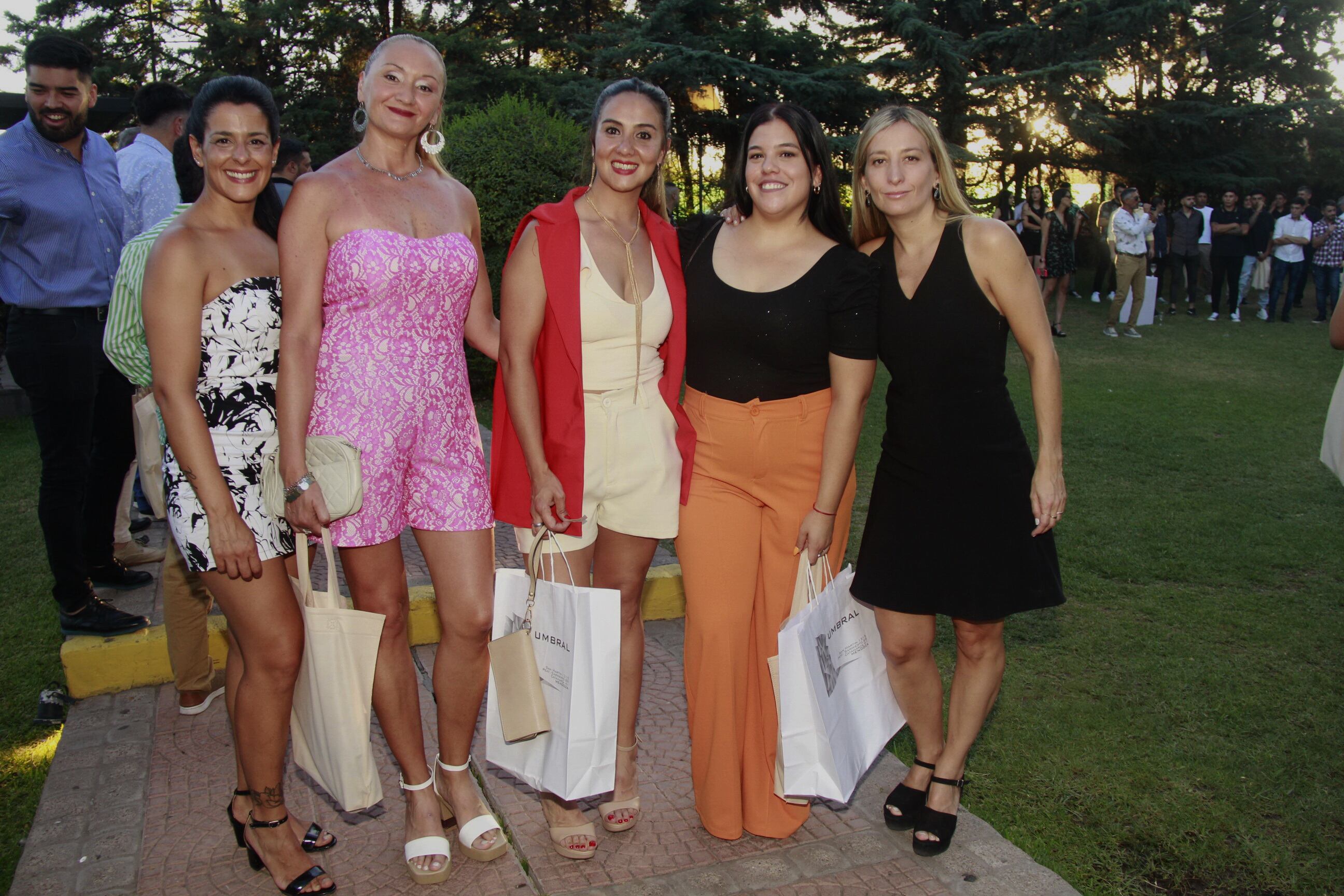 Soledad Garzia, Adriana Aguirre, Marcela Cepeda, Marcela Moruno y Luciana Zumer. 