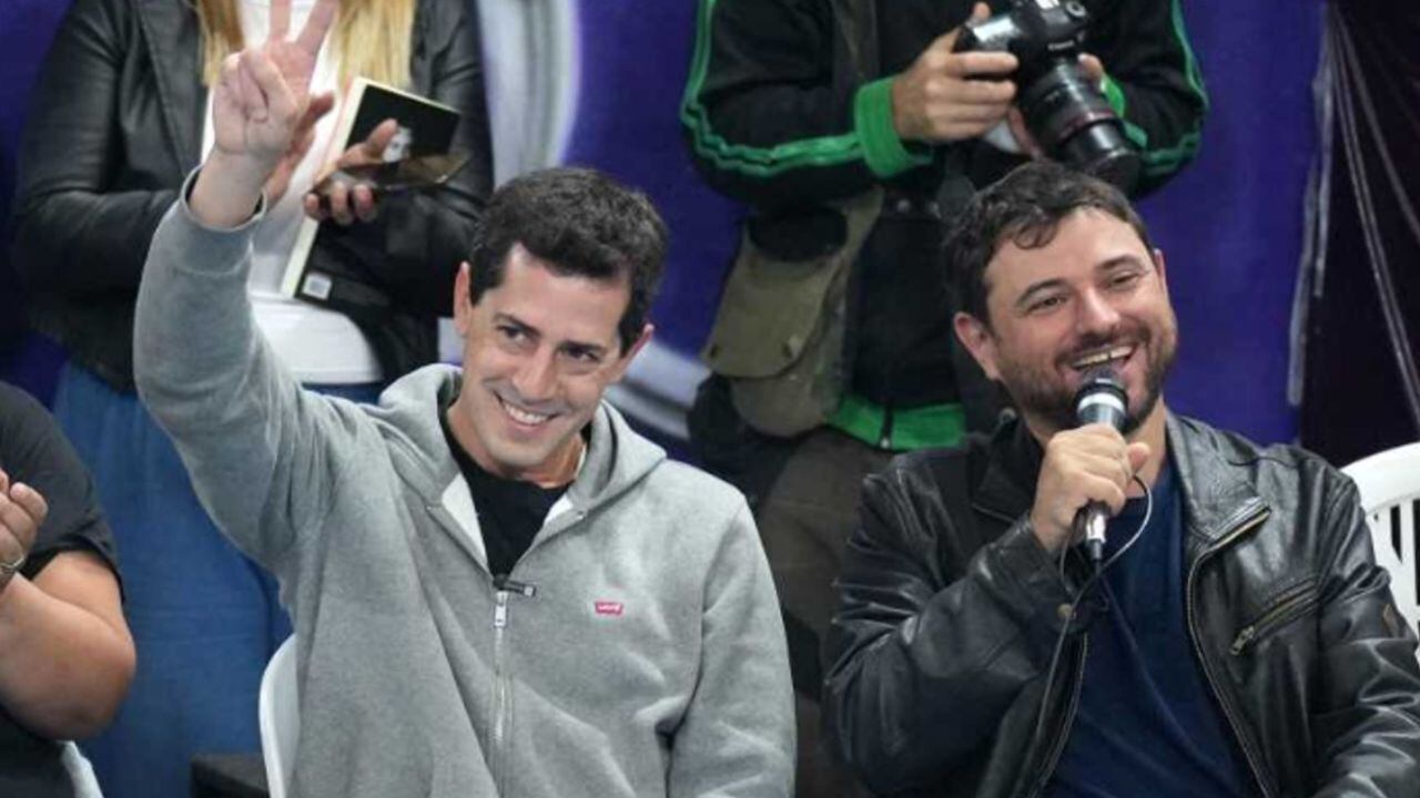 Juan Grabois se bajó de la carrera presidencial y demostró su apoyo a Wado de Pedro.