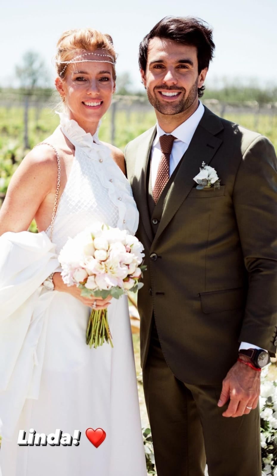 Las fotos oficiales de Nicole Neumann y Manu Urcera en su casamiento.