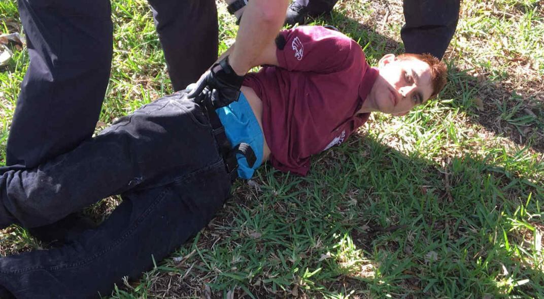 Nikolas Cruz detenido tras el ataque. 