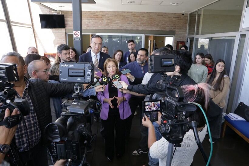 La rectora de la UNCuyo, Esther Sánchez; y el vicerrector, Gabriel Fidel. Prensa UNCuyo