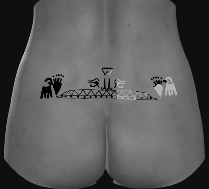 Reconstrucción de los antiguos tatuajes encontrados en una de las momias de Deir el-Medina mediante fotografía infrarroja (A. Austin).