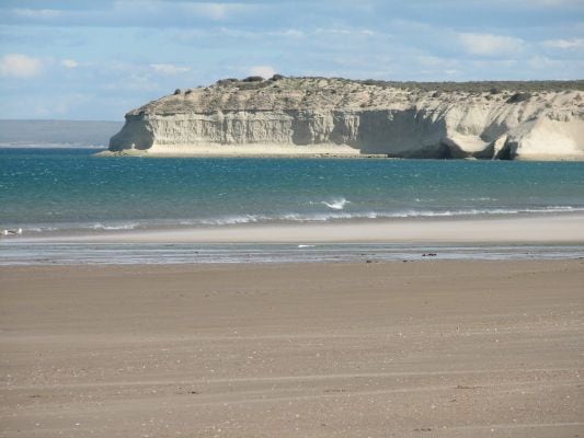 La playa El Doradillo queda en Puerto Madryn, a 13km del centro