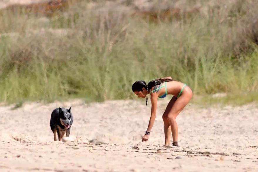 Juana Viale paralizó a todos con su bikini bicolor.