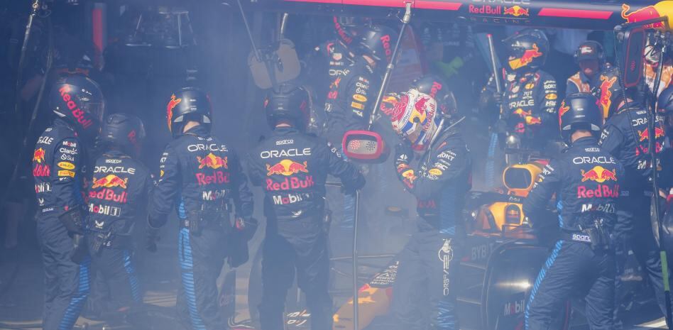 Explosión en el auto de Verstappen