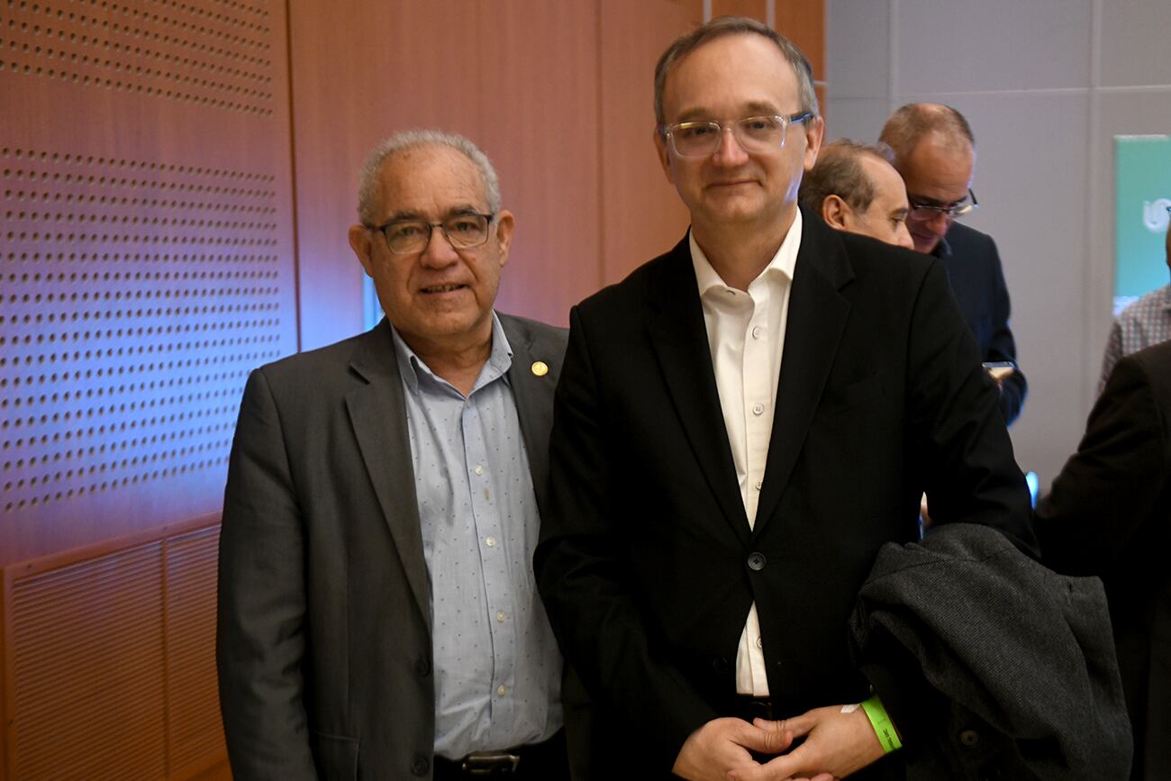 Coloquio de la UIC 2023. Juan Carlos Martínez, dirigente agroindustrial, y Gustavo Idígoras, de la cámara de exportadores CIara-CEC. (La Voz)